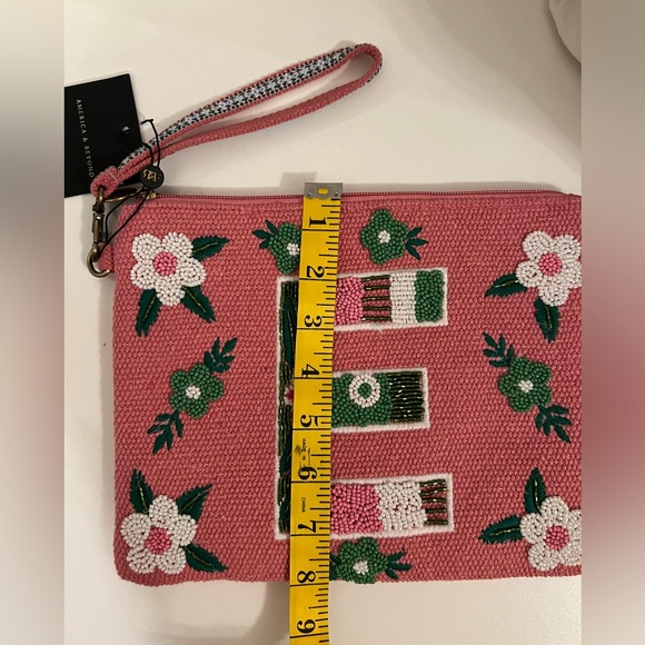 America & Beyond Pink Clutch - Picture 5 of 6